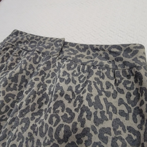 Banana Republic Cheetah Print Textured Skirt Size 4P - Picture 10 of 15